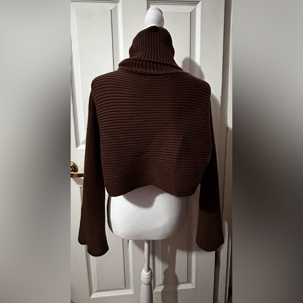 Cozy Brown Turtleneck Sweater - Picture 4 of 4